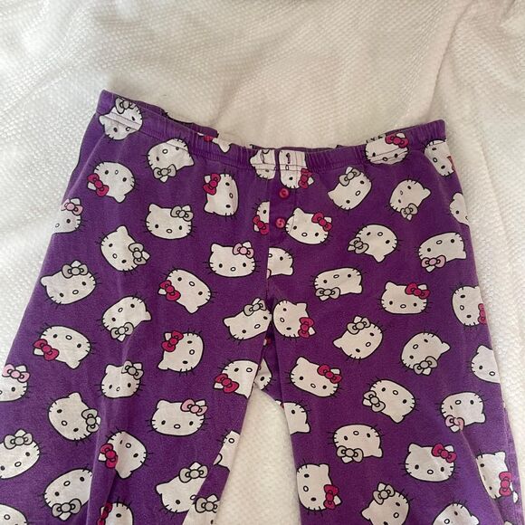 HELLO KITTY PURPLE CAPRI LOUNGE PANTS - Picture 2 of 7